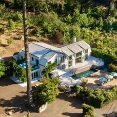 Kenwood Lodge - Luxury 5-Bedroom Retreat with Heated Pool