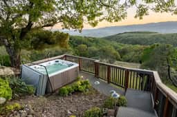 Highlands Vista - 4 Bedrooms All En-Suite, Views - Image 2