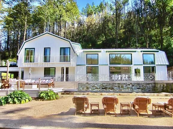 Kenwood Lodge - Luxury 5-Bedroom Retreat with Heated Pool - Image 4