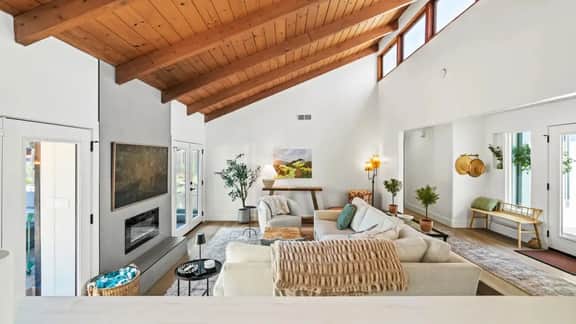 Upscale 4BD, Minutes to Plaza, Pool, Spa - Image 3