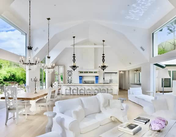 Kenwood Lodge - Luxury 5-Bedroom Retreat with Heated Pool - Image 3
