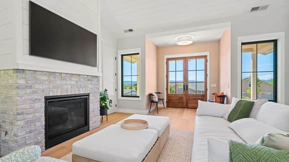 Healdsburg Haven - 3 BD plus Den, Pool, Spa & Wine Tasting - Image 3