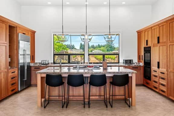 Luxury Vineyard Estate | Walk to Wineries, Pool - Image 5