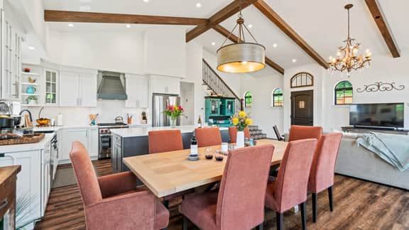 Upscale 3-BD Healdsburg Retreat–Vineyards, Hot Tub - Image 4