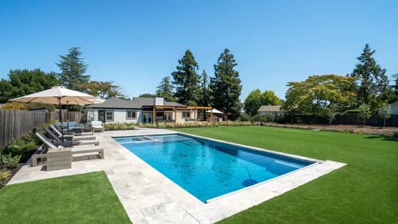 Upscale 4BD, Minutes to Plaza, Pool, Spa - Image 1
