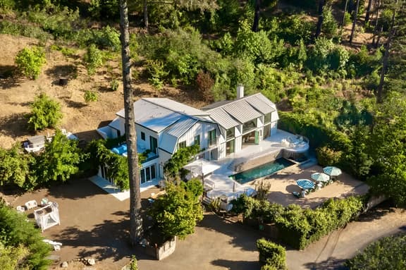 Kenwood Lodge - Luxury 5-Bedroom Retreat with Heated Pool - Image 1