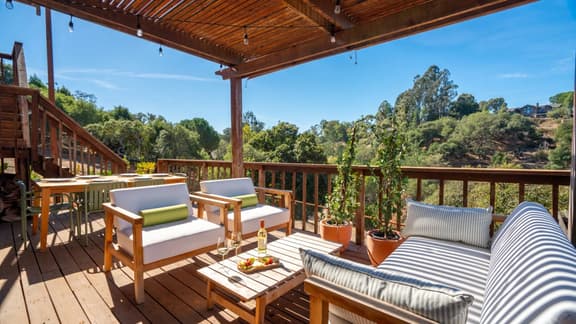 Hidden Oaks Retreat - 3 BD, Hot Tub, EV Charger - Image 1