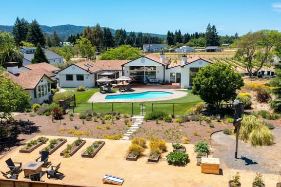 Luxury Vineyard Estate | Walk to Wineries, Pool - Image 1